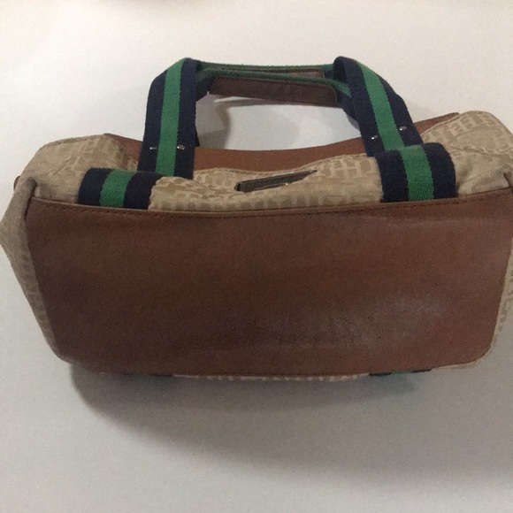 Tommy Hilfiger American Classic Purse - inside zipper and 4 outside comp… - Picture 5 of 16